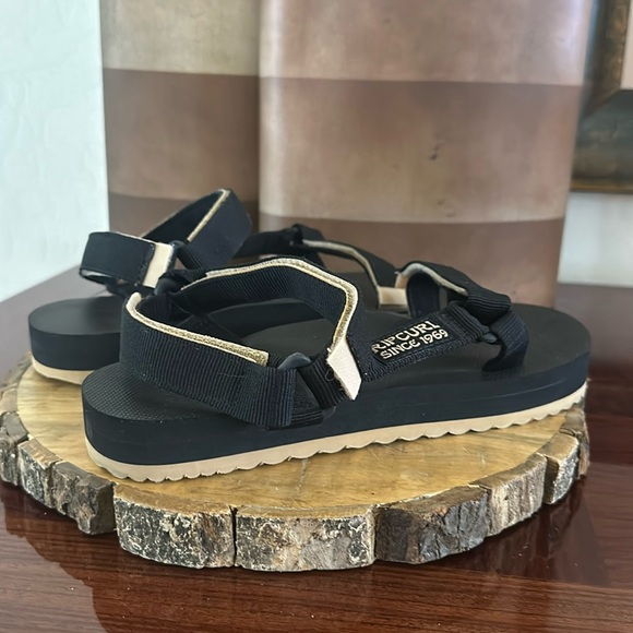 Rip Curl *NWOT* Women’s Searcher All Terrain Sandals, Black & Tan - Picture 9 of 14